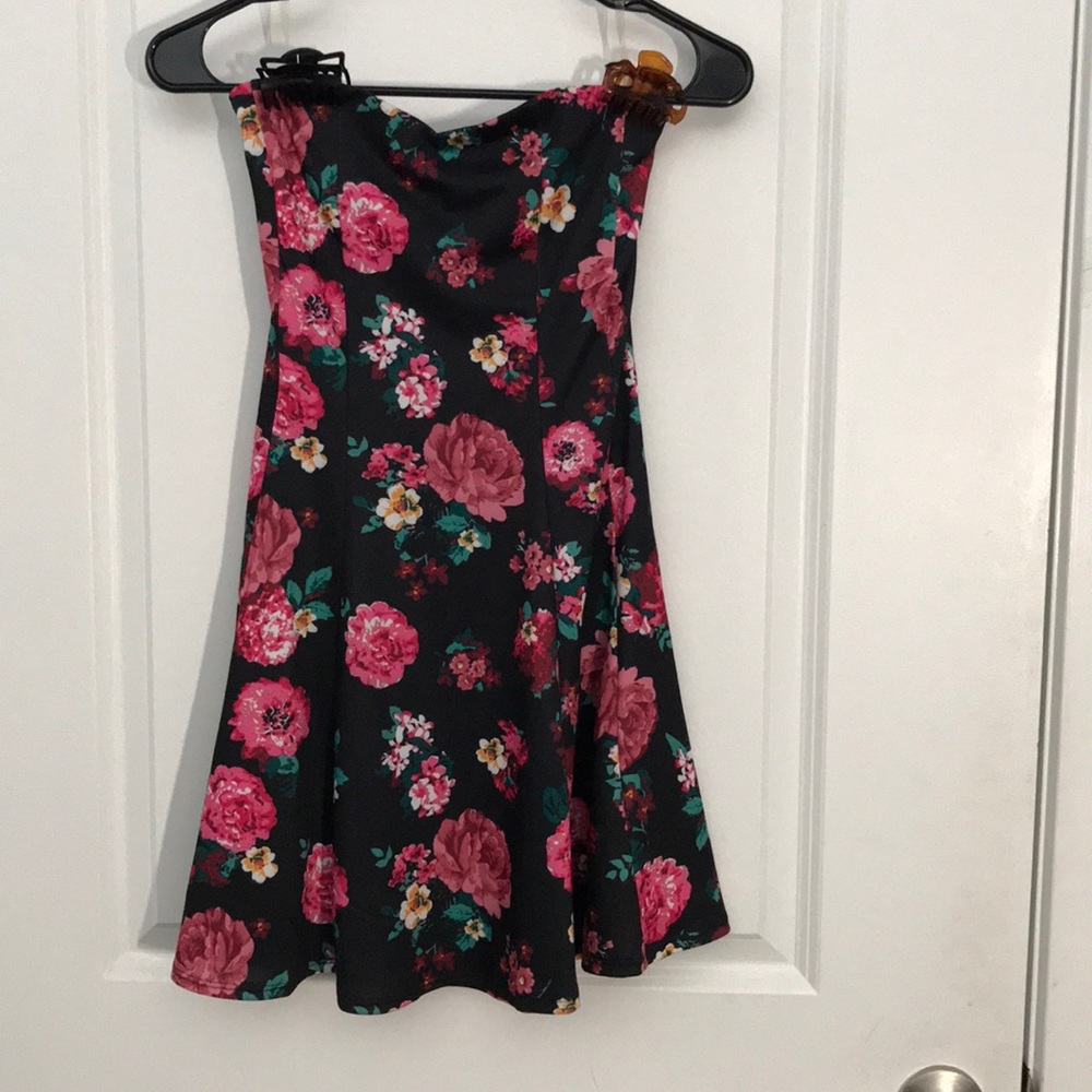 Floral strapless dress